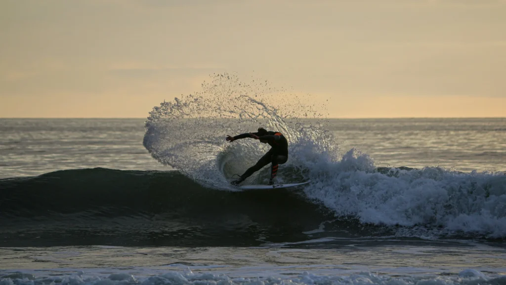 surfing-croyde-bay-aVzHmSgmuI0-unsplash